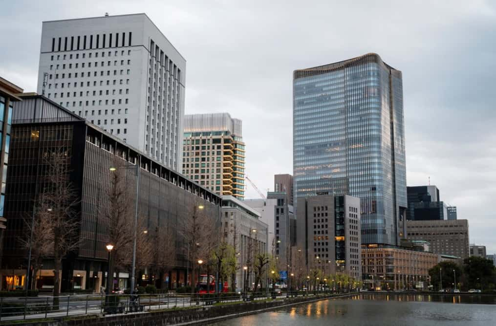 Twilight view of a tranquil cityscape with reflective skyscrapers